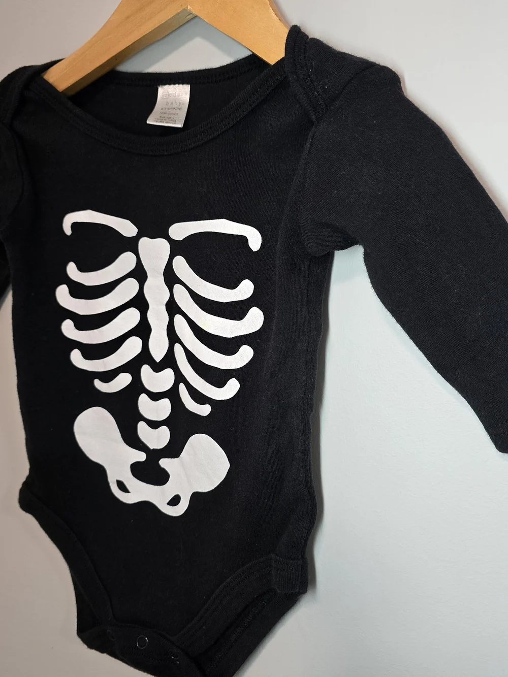 Gap Black Skeleton Print Long-Sleeve  Baby Body Suit Halloween Fall Style 6-9M